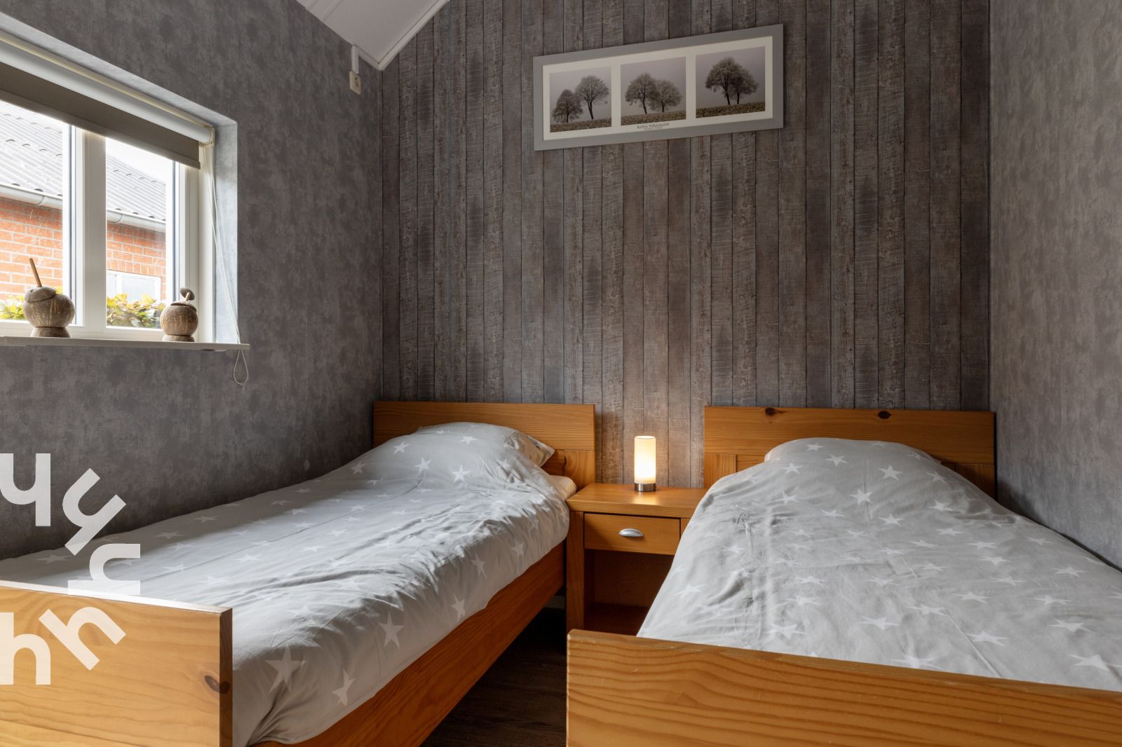 Stijlvolle badkamer met douche in vakantiehuis OV218, Haarle, Hellendoorn, gelegen in Salland, Overijssel.