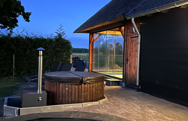 Enjoy the luxurious hot tub at Huisje in Hasselt, vacation home in Salland, Overijssel.