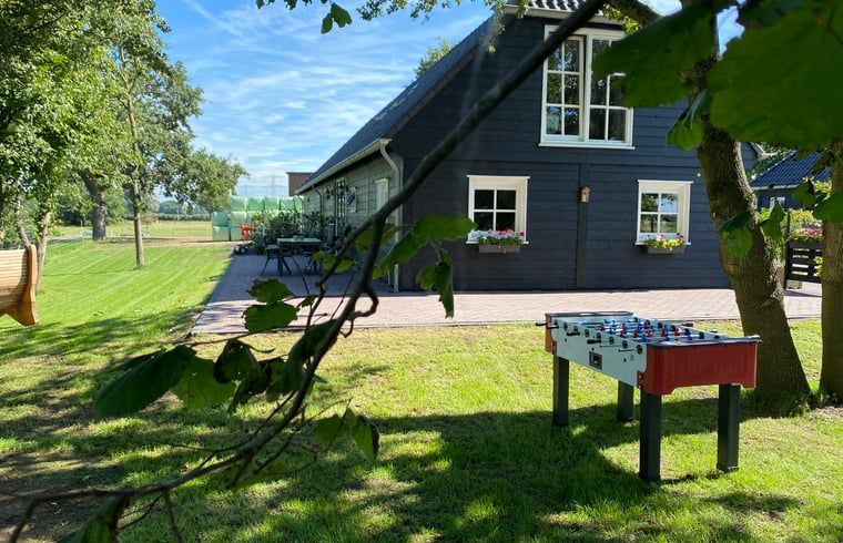 Table soccer in the garden of Huisje in Hasselt, vacation home for relaxation in Salland, Overijssel.