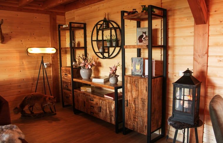 Unique wall decoration in Huisje in Hasselt, vacation home with personal touch in Salland, Overijssel.