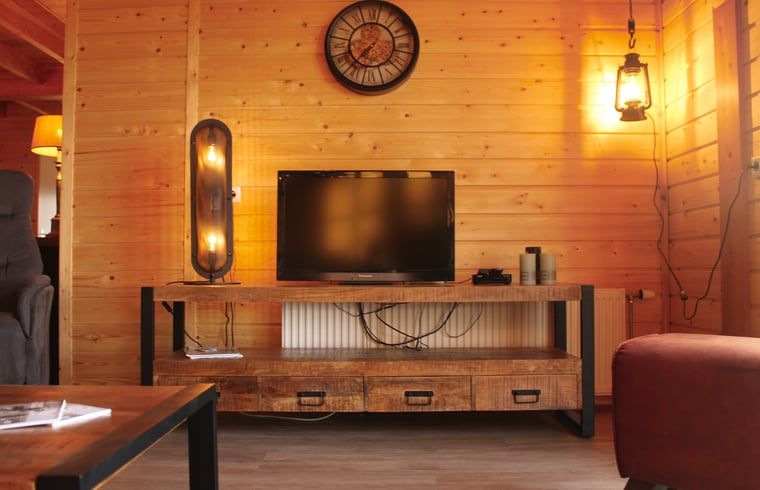 Luxury double bed in Cottage in Hasselt, vacation home for ultimate comfort in Salland, Overijssel.