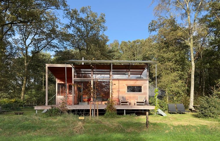 Houten exterieur van Vakantiehuis in Lettele in het bosrijke Salland, Overijssel.