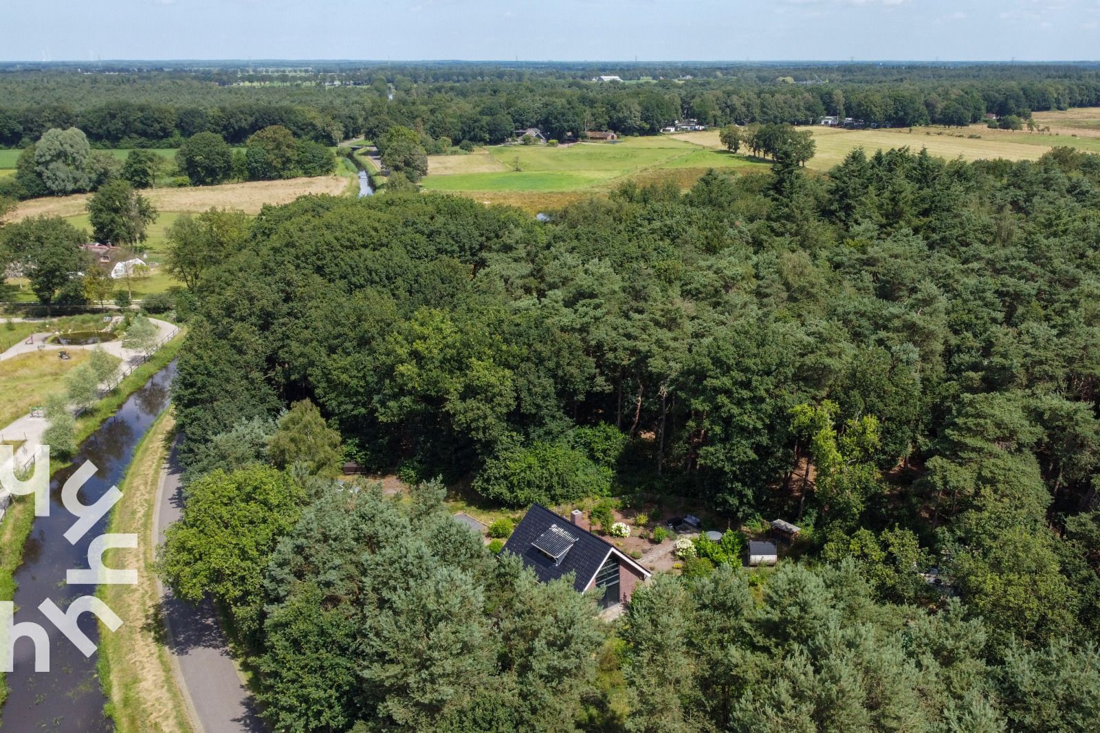 Panoramisch zicht op vakantiehuis OV224 in Ommen, Vechtstreek, Overijssel en omliggende natuur.