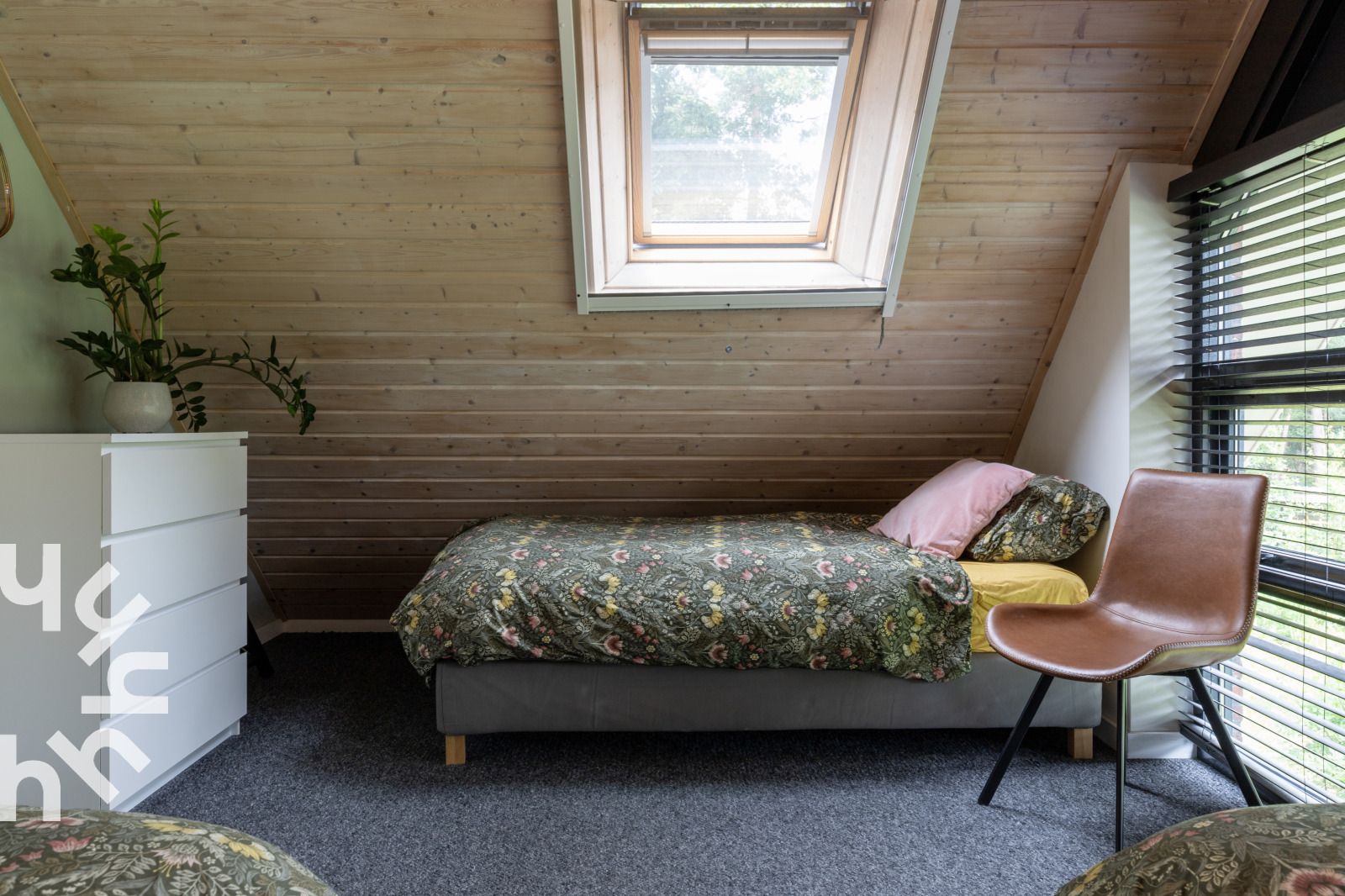 Zithoek in de tuin van vakantiehuis OV224 in Ommen, Vechtstreek, Overijssel.