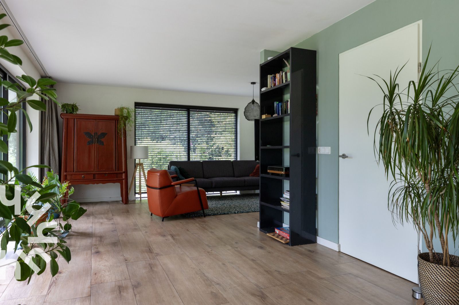 Eetkamer met veel lichtinval in vakantiehuis OV224 in Ommen, Vechtstreek, Overijssel.