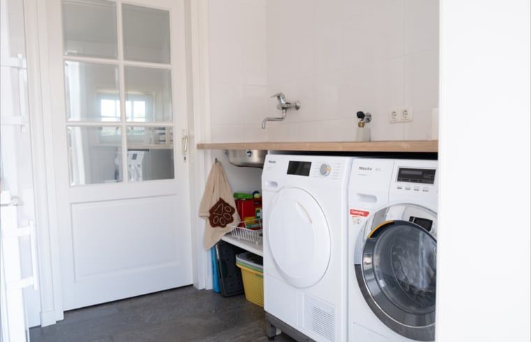 Praktische Waschkueche in einem Landhaus in Ommen, Overijssel.