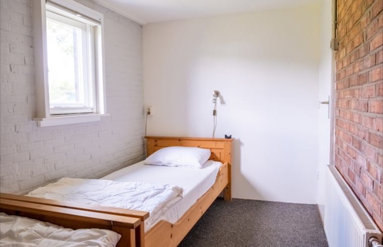 Helles Schlafzimmer im Ferienhaus in Ommen, Overijssel.