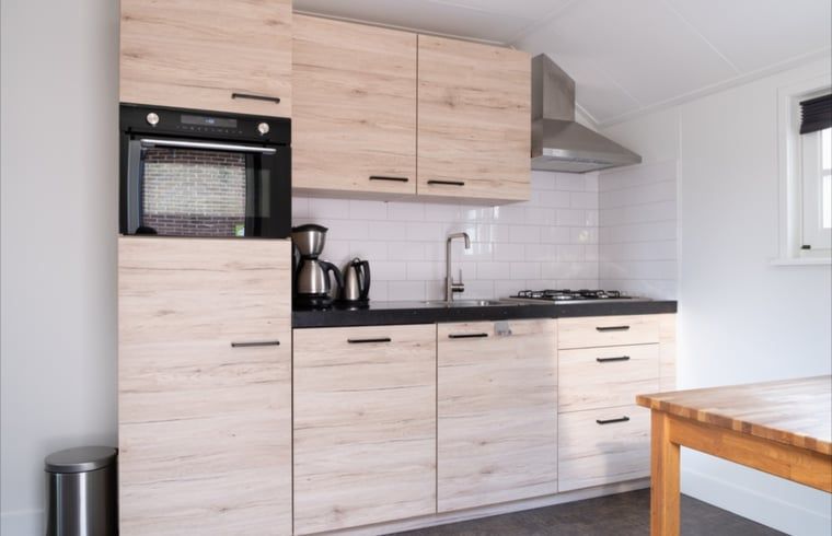 Moderne Kueche in einem Ferienhaus in Ommen, Region Vechta.