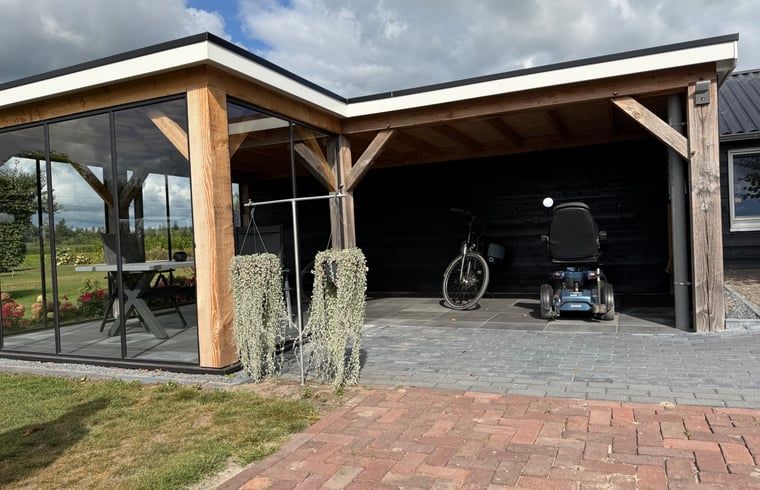 Ueberdachte Veranda im Ferienhaus in Ommen, Overijssel.