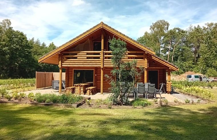 Vakantiehuis in Ommen met ruime veranda, gelegen in de natuurrijke omgeving van de Vechtstreek, Overijssel.