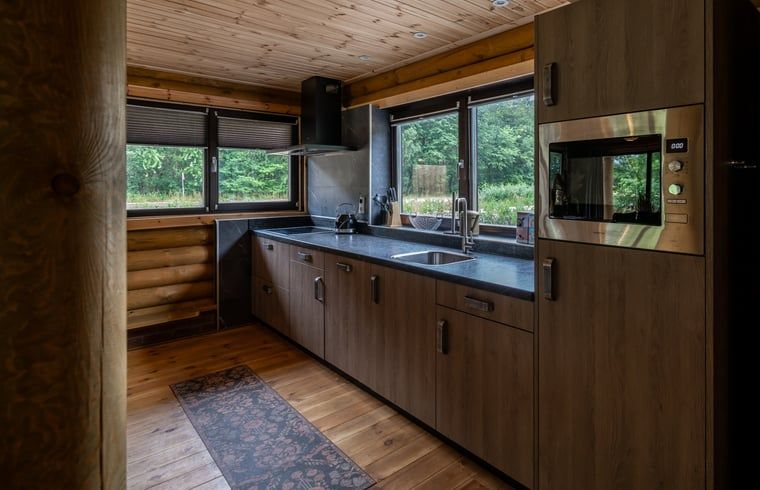 Moderne keuken in Vakantiehuis in Ommen, voorzien van alle gemakken in de Vechtstreek, Overijssel.