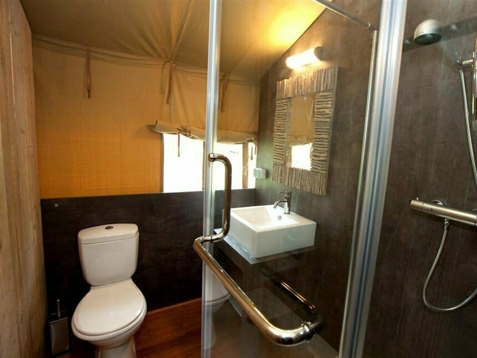 Karte von Summer Lodge tent house, 6 Schlafplaetze, gelegen in Beerze, Vechtstreek, Overijssel.