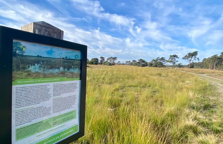 Informationstafel ueber Flora und Fauna in der Naehe des Ferienhauses in Beerze, Overijssel