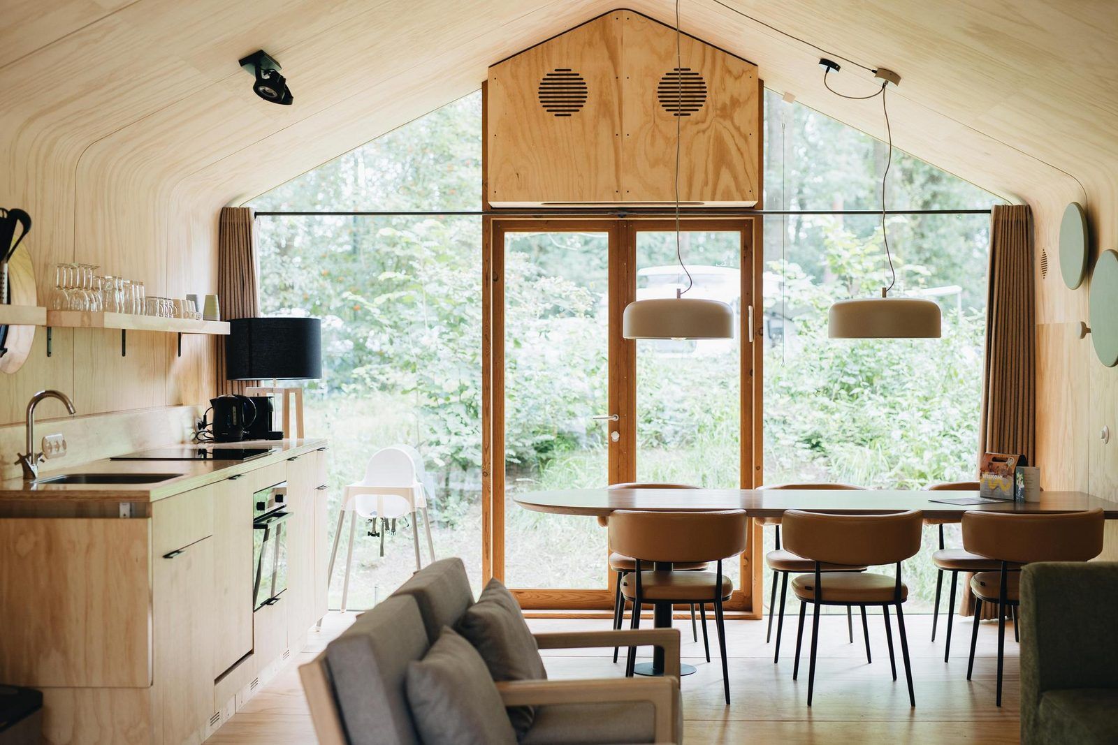 Moderne Kueche und Essbereich im Ferienhaus Wikkelhouse Duo, Beerze.