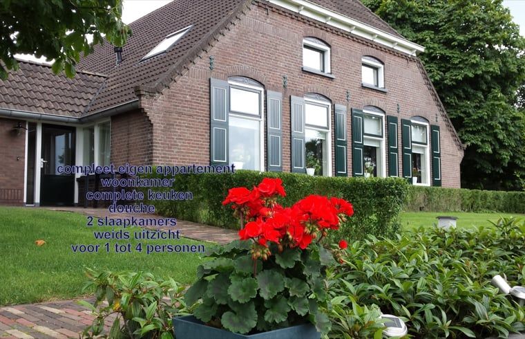 Cottage in Dalfsen, a charming cottage in the Vecht region, Overijssel, surrounded by green nature and colorful flowers.