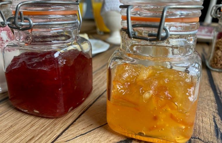 Leckere Marmelade zum Fruehstueck im Ferienhaus in Dalfsen, Vechtstreek, Overijssel.