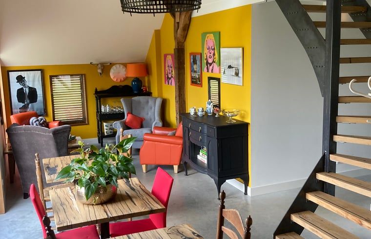 Offener Wohnbereich im Ferienhaus in Dalfsen, Vechtstreek, Overijssel.