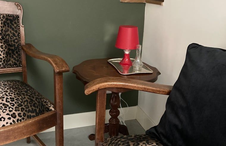 Gemuetliche Sitzecke im Ferienhaus in Dalfsen, Vechtstreek, Overijssel.