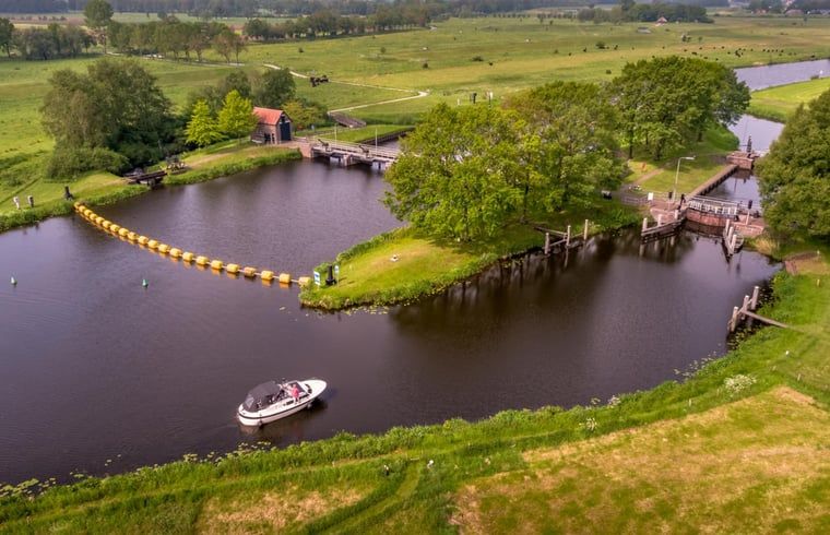 Schoene Wasserumgebung bei Haus in Dalfsen, Ferienunterkunft in Vechtstreek, Overijssel.