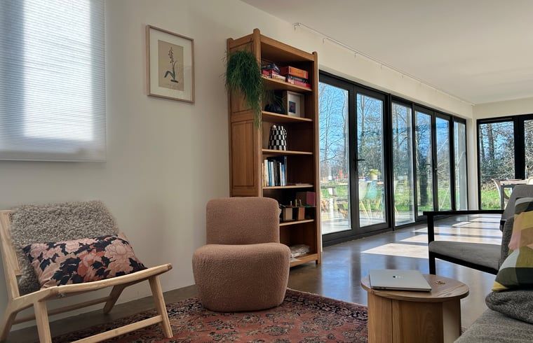 Gezellige woonkamer in Huisje in Balkbrug vakantieaccommodatie