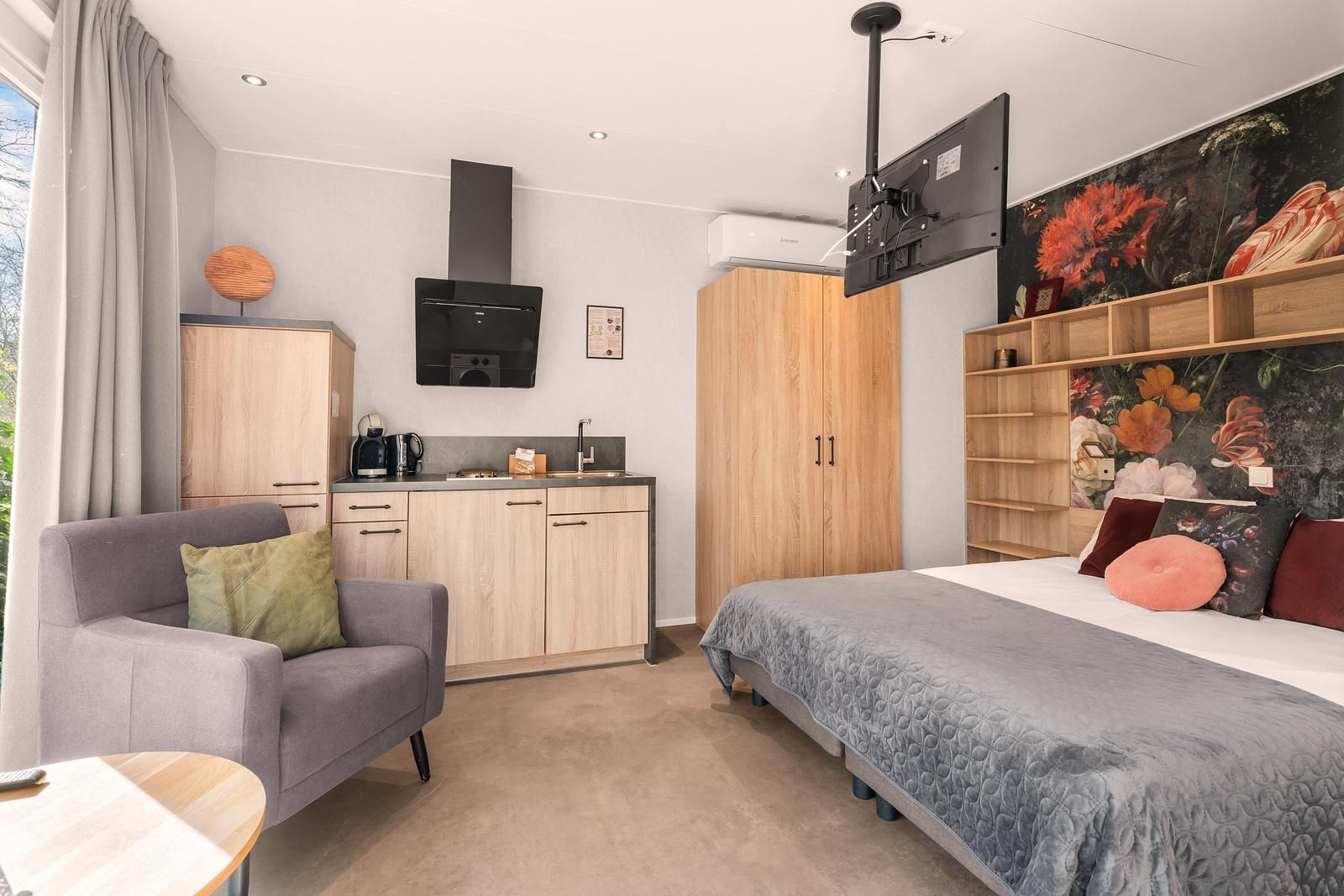 Guest house 540880 - Holiday property Vechtstreek - Luxe bosrand loft met Hottub & Sauna