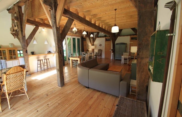 Ruime binnenruimte van Vakantiehuis in Lemele, Archem, met houten interieur, Overijssel.