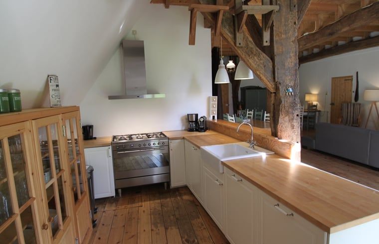 Moderne keuken in Vakantiehuis in Lemele, Archem, met houten details, Overijssel.