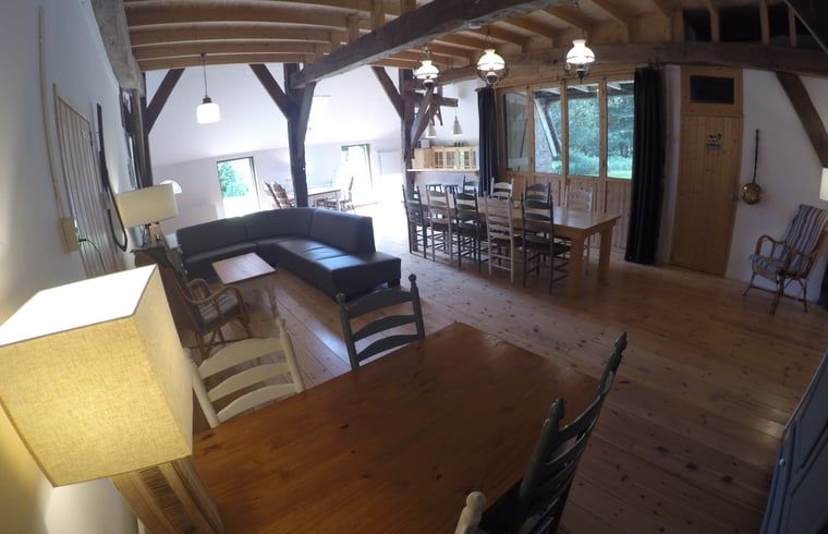 Ruime woonkamer van Vakantiehuis in Lemele, Archem, met landelijke sfeer, Overijssel.