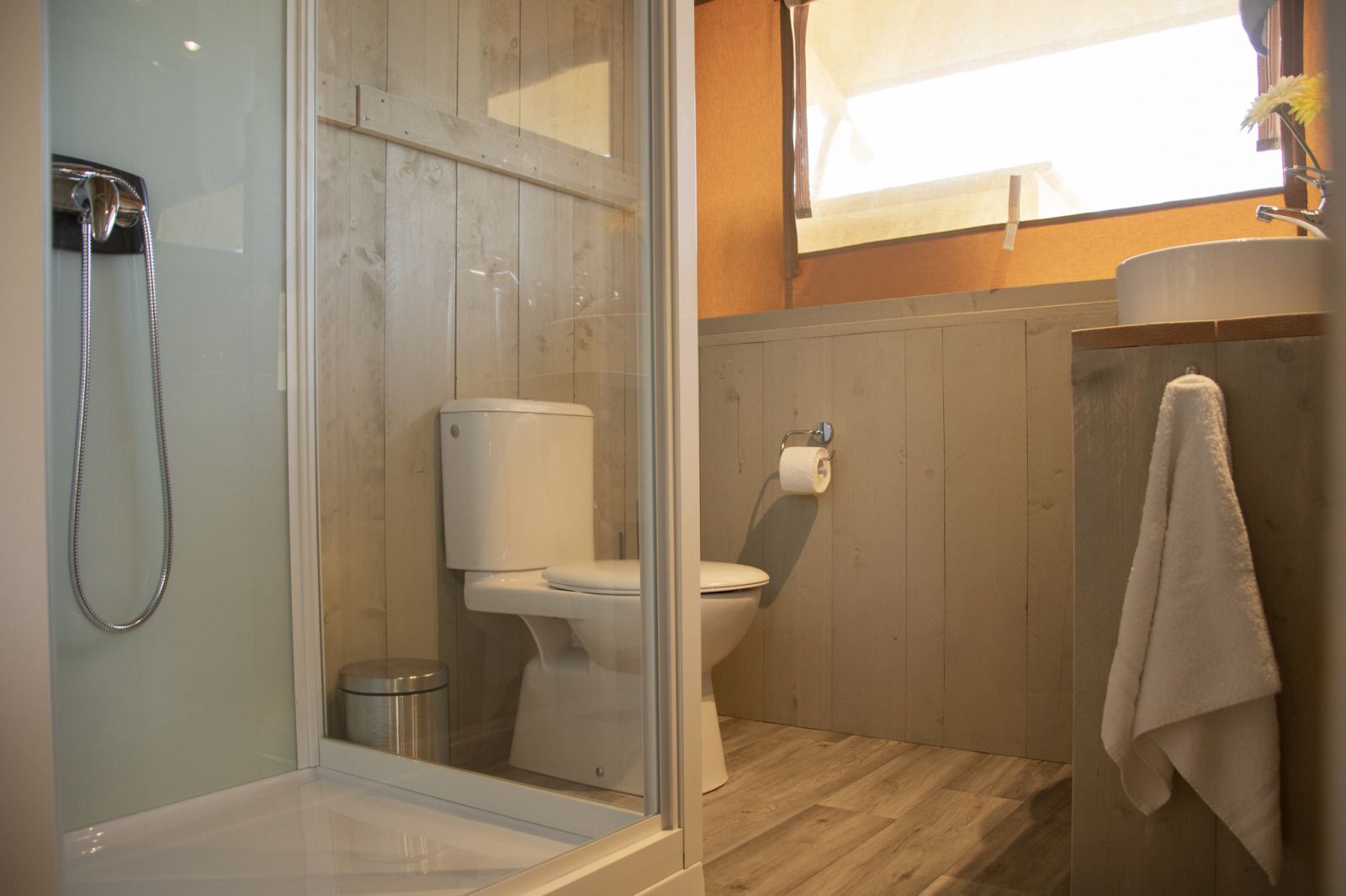Kindvriendelijk zwembad bij Comfort safaritent, Rheeze, Vechtstreek, ideaal voor een verfrissende duik in Overijssel.