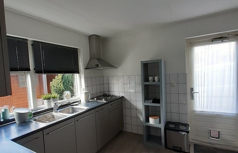Vollstaendig ausgestattete Kueche im Ferienhaus in Rheezerveen, ideal zum Kochen, Vechtstreek, Overijssel.