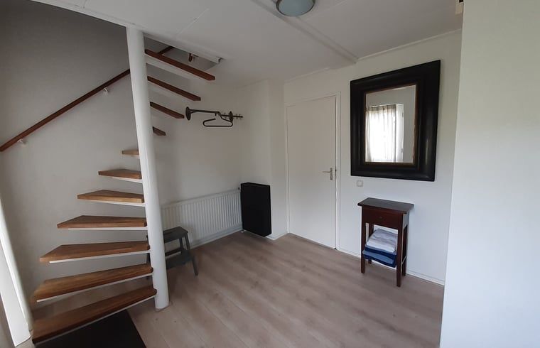 Eingang mit Treppe in Ferienhaus in Rheezerveen, geraeumig und hell, Vechtstreek, Overijssel.