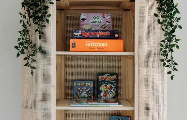 Spellenkast in Vakantiehuisje in Rheezerveen, Vechtstreek, Overijssel.