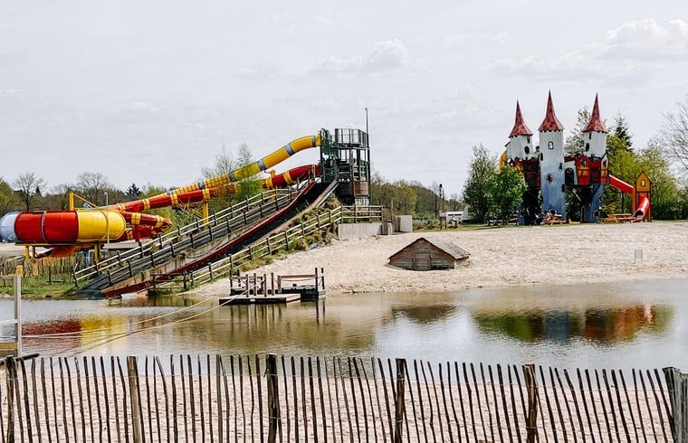 Waterglijbanen bij Vakantiehuisje in Rheezerveen, Vechtstreek, Overijssel.