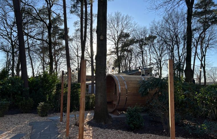 Sauna in de tuin van Vakantiehuisje in Rheezerveen, Vechtstreek, Overijssel.