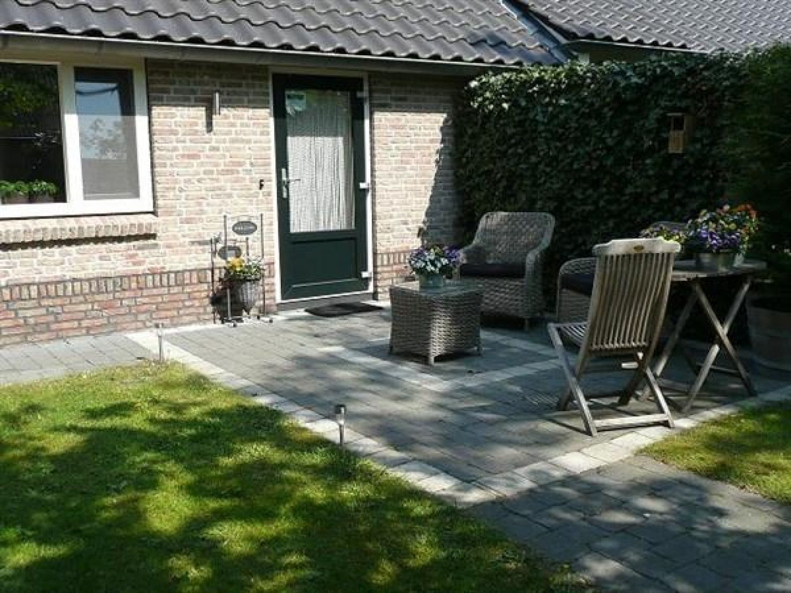 Terras van vakantiehuis OV250 in Stegeren-Ommen, Vechtstreek, Overijssel met gezellige zitplek.
