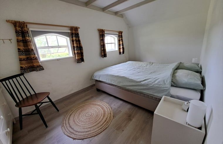 Geraeumiges Schlafzimmer im Ferienhaus in Arrien (Ommen) mit natuerlichem Licht, Vechtstreek, Overijssel.