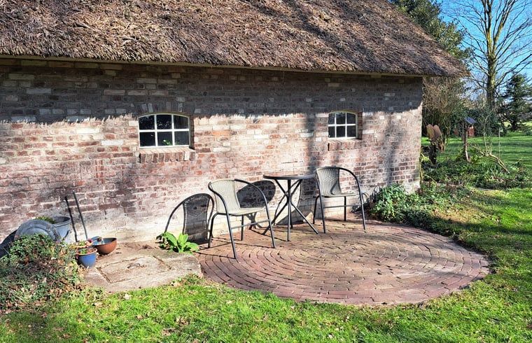 Terrasse mit Sitzgelegenheit im Ferienhaus in Arrien (Ommen), ideal zum Entspannen, Vechtstreek, Overijssel.