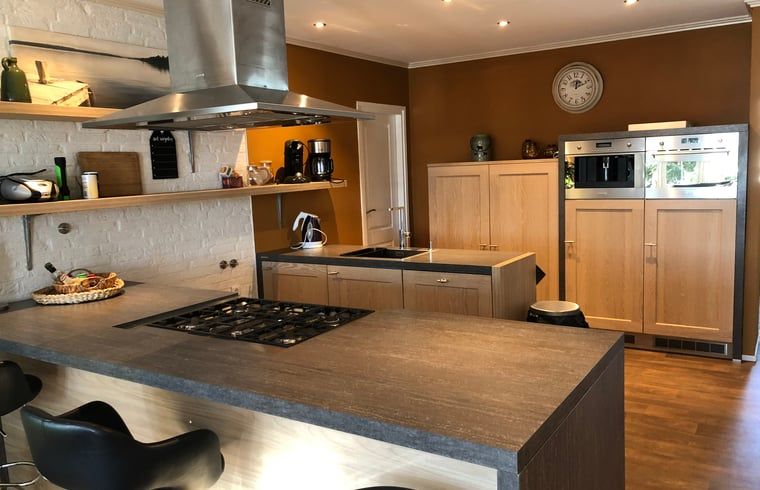 Ruime keuken van Vakantiehuis in Bergentheim met moderne voorzieningen in de Vechtstreek, Overijssel.