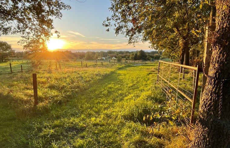 Atemberaubende Aussicht auf den Sonnenuntergang im Ferienhaus in Lemele, Vechtstreek, Overijssel.