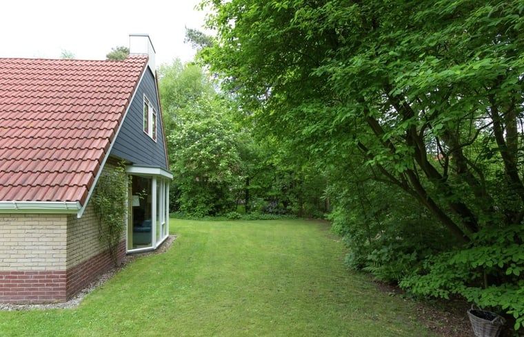 Uitgestrekte tuin bij vakantiehuis Huisje in Lemele, Vechtstreek, Overijssel voor ultieme rust.