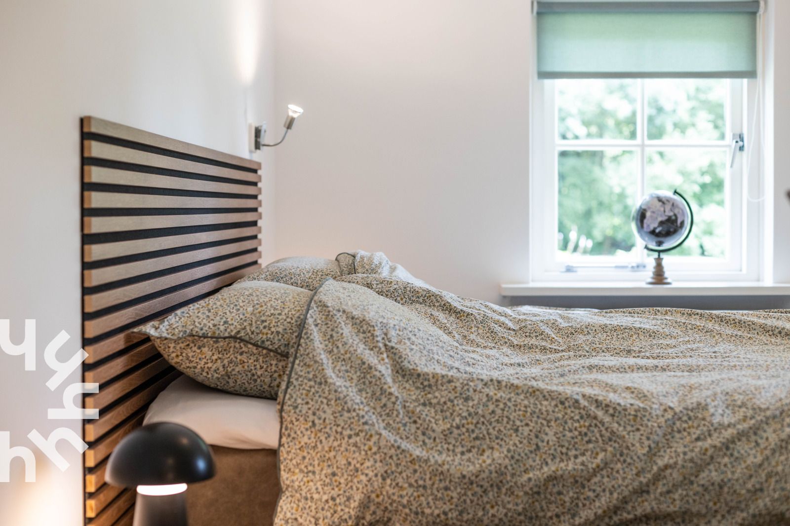 Schoenes Schlafzimmer mit Blick auf den Garten im Ferienhaus OV689 in Lemele, Overijssel, ruhiges Ambiente.
