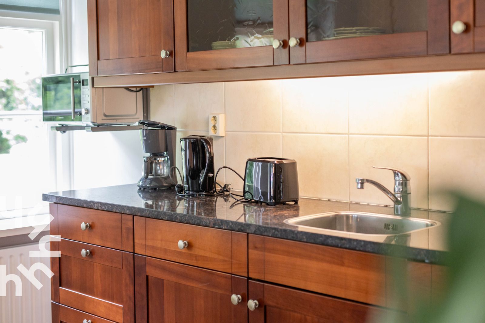 Moderne Kueche mit Geraeten im Ferienhaus OV689 in Lemele, Vechtstreek, komplett ausgestattet zum Kochen.