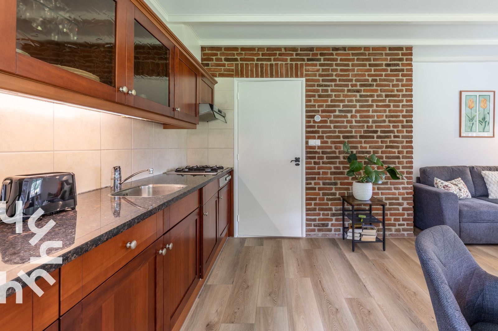 Stilvolle Kueche mit Holzoberflaeche im Ferienhaus OV689 in Lemele, Overijssel, praktisch und elegant.