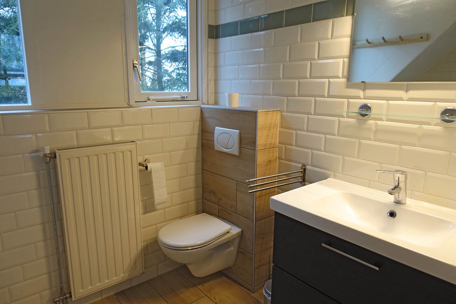 Bathroom with washing machine in OV675 vacation home, Lemele, Vechtstreek, Overijssel.