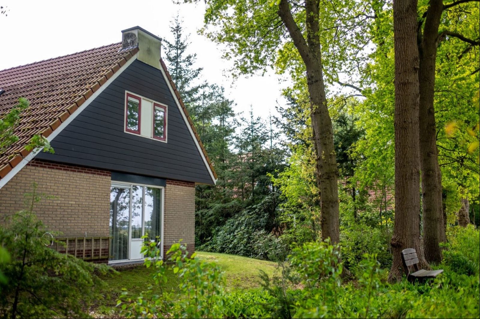 Entrance of Buitenplaats Berg & Bos near OV675 vacation home, Lemele, Overijssel.