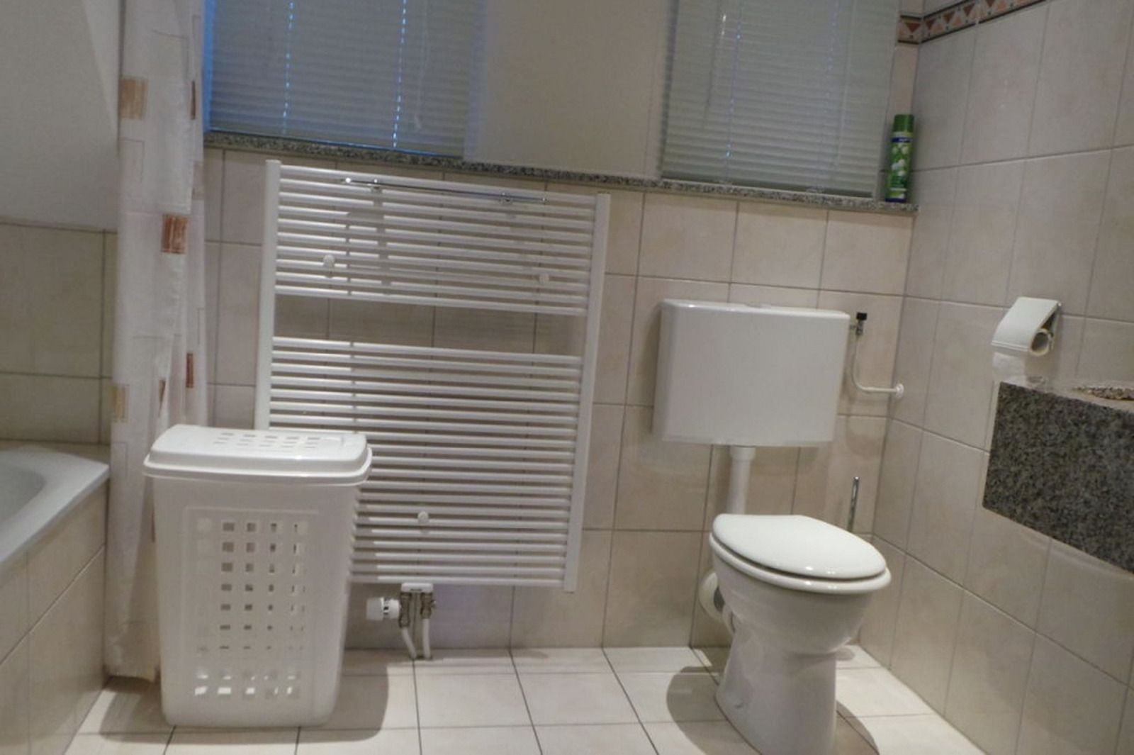 Garten mit Picknicktisch im Ferienhaus OV676 in Lemele, Vechtstreek.