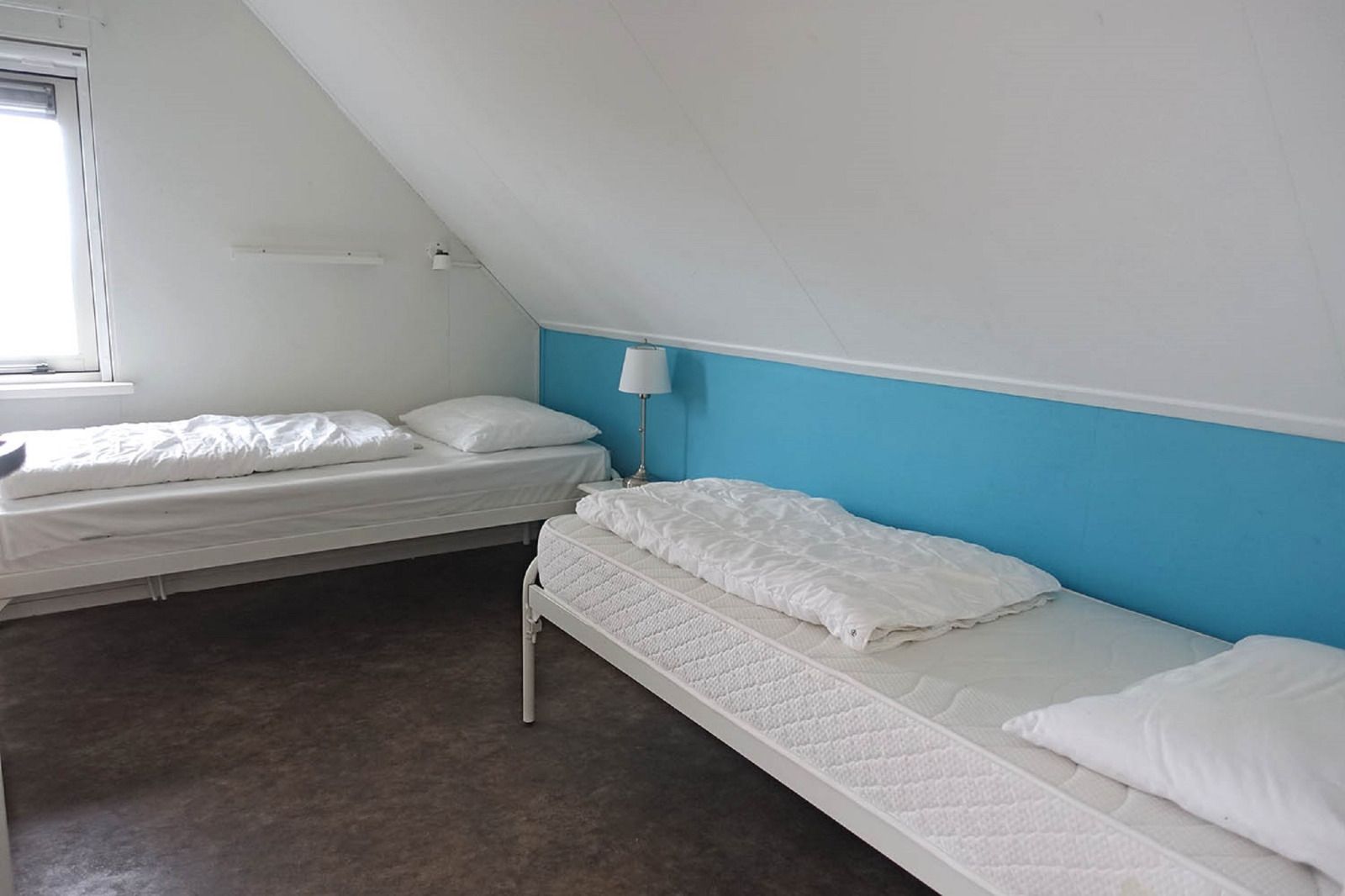 Schlafzimmer mit zwei Einzelbetten im Ferienhaus OV676 in Lemele, Vechtstreek.