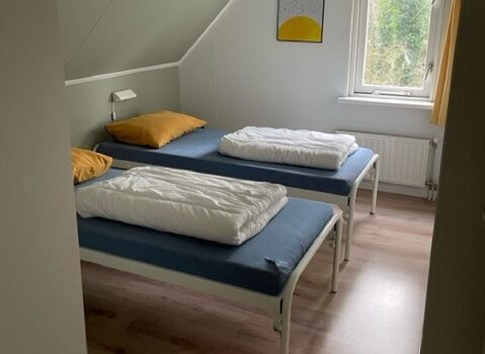 Slaapkamer met tweepersoonsbed in OV677 vakantiehuis, Lemele, Overijssel.