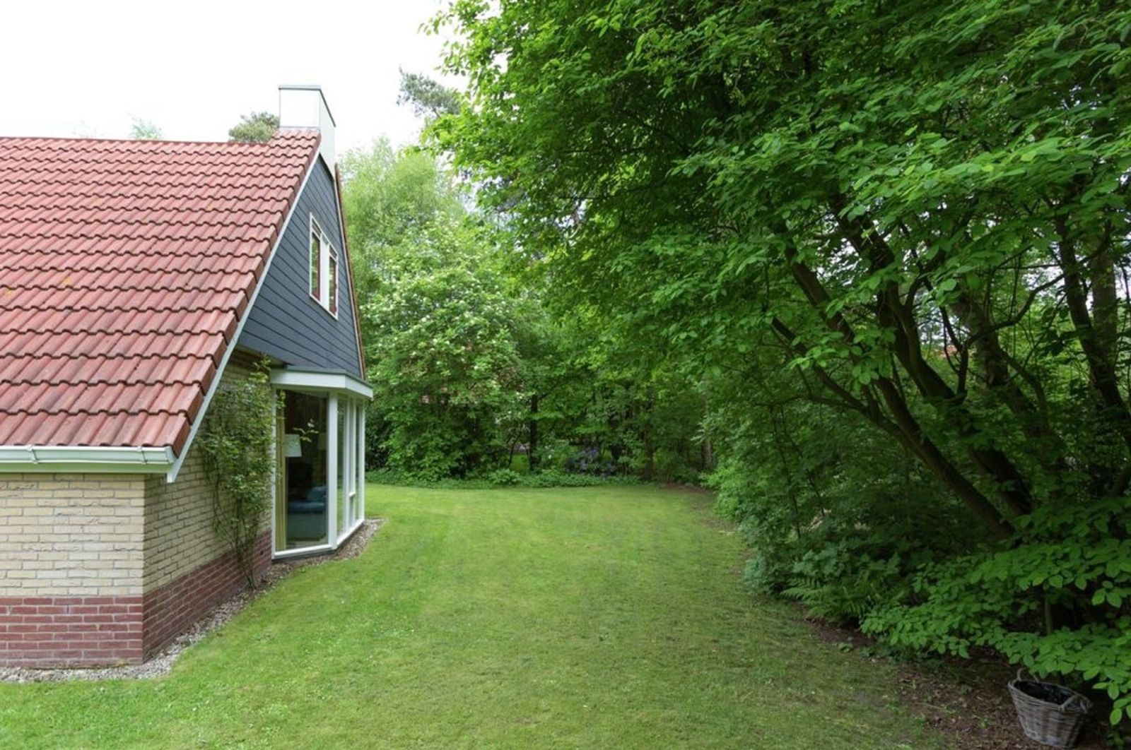 Badkamer met ligbad in OV677 vakantiehuis, Lemele, Vechtstreek.