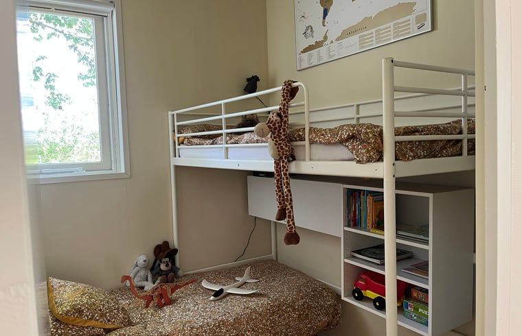 Kinderkamer met stapelbed in Vakantiehuisje in Stegeren, ideaal voor gezinnen in Overijssel.